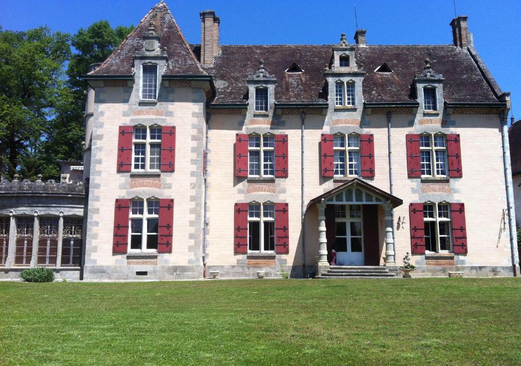 Clairac House | Château Logis de Roche
