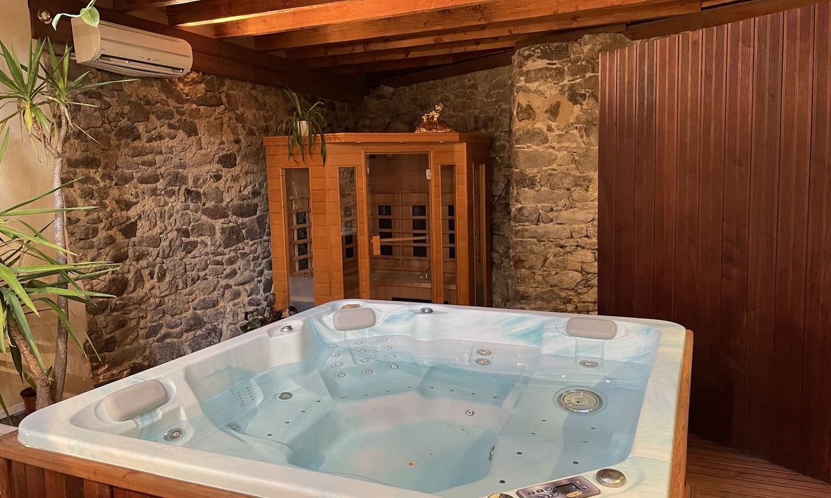 Parthenay House | Château Maranne