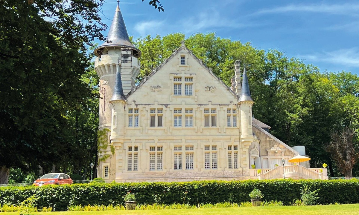 Lencloitre House | Château Picol - Vacation in a historic castle near Poitiers