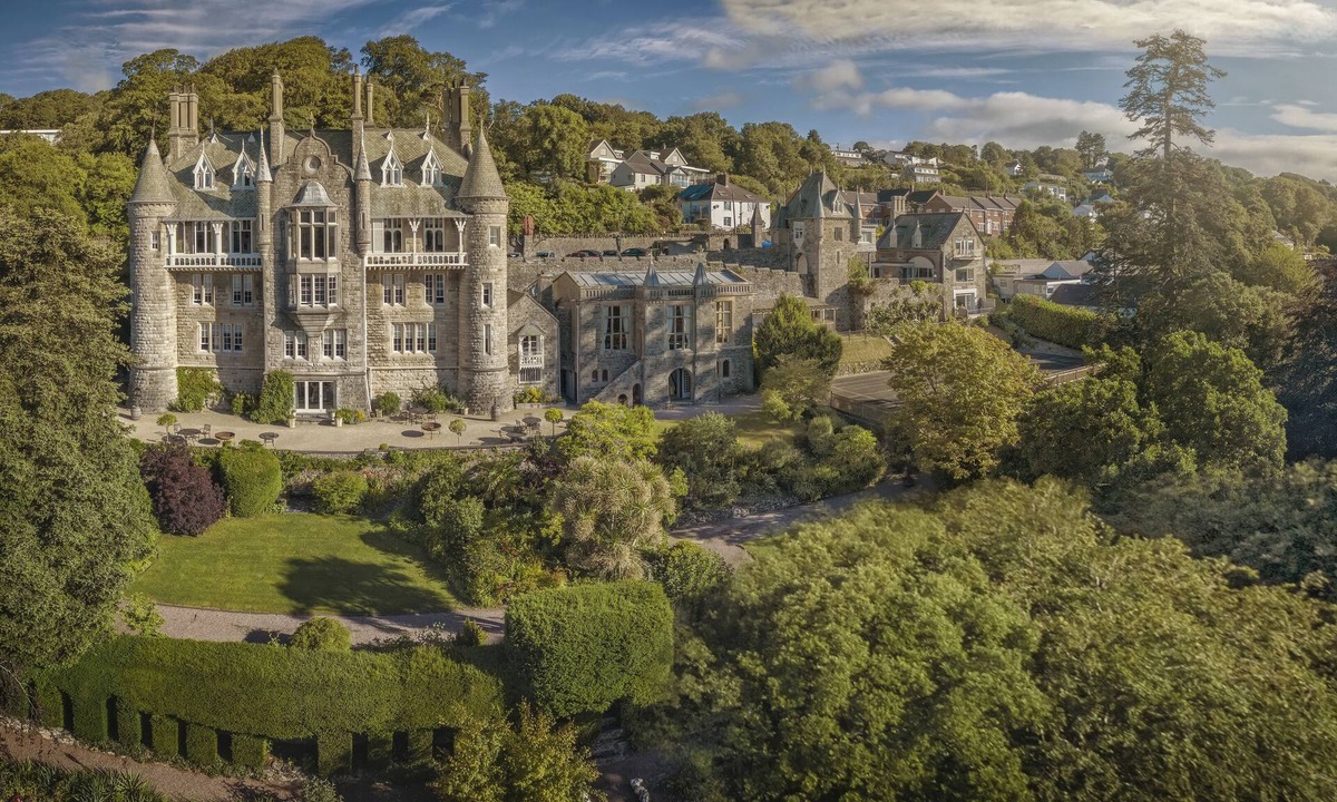 Menai Bridge House | Château Rhianfa