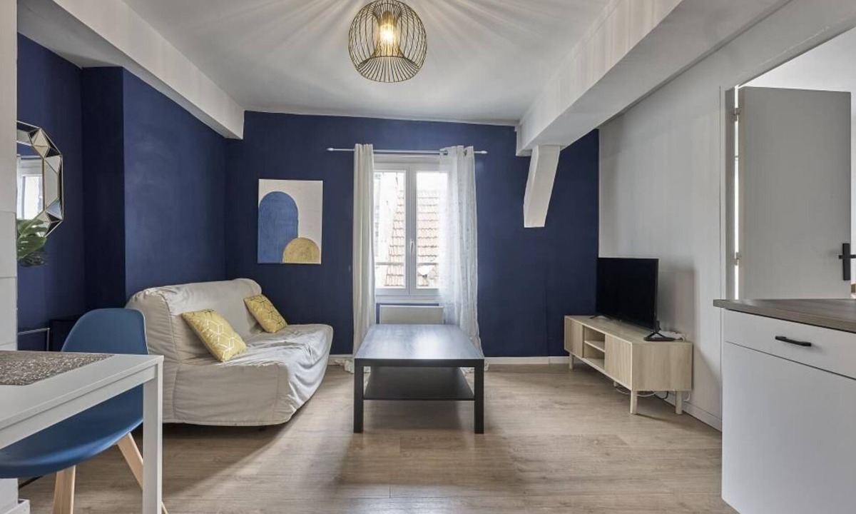 Chateau-Thierry Apartment | Château Saphir - T2 Spacious inner-city location