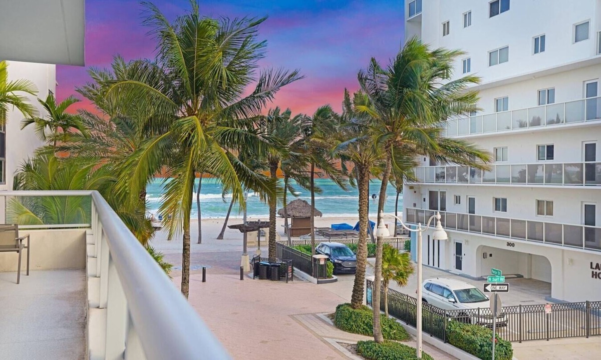 Hollywood Condo | CH Luxury Two Bedrooms and Partial Ocean View-CS2