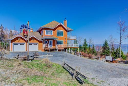 Petite-Riviere-Saint-Francois Ski Chalet | Chalet L'Officier #1 et #2 Charlevoix