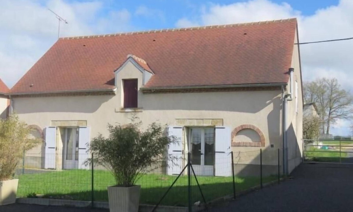 Vieilles-Maisons-sur-Joudry Cottage | Charming Farm Cottage with Terrace Near Forests & Lakes, Sleeps 9