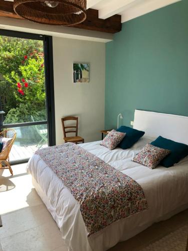 Surgeres Bed & Breakfast | Chai Léopold