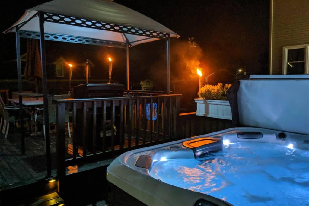 Fox Lake House | Chain O Lakes Nautical 4Bed 3Bath Waterfront with Bonus Room, Large Deck and Hot Tub