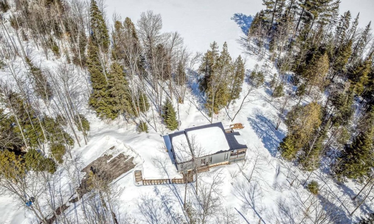 Sainte-Emelie-de-L'Energie Ski Chalet | Chalet Utopia on Lake Beaudoin