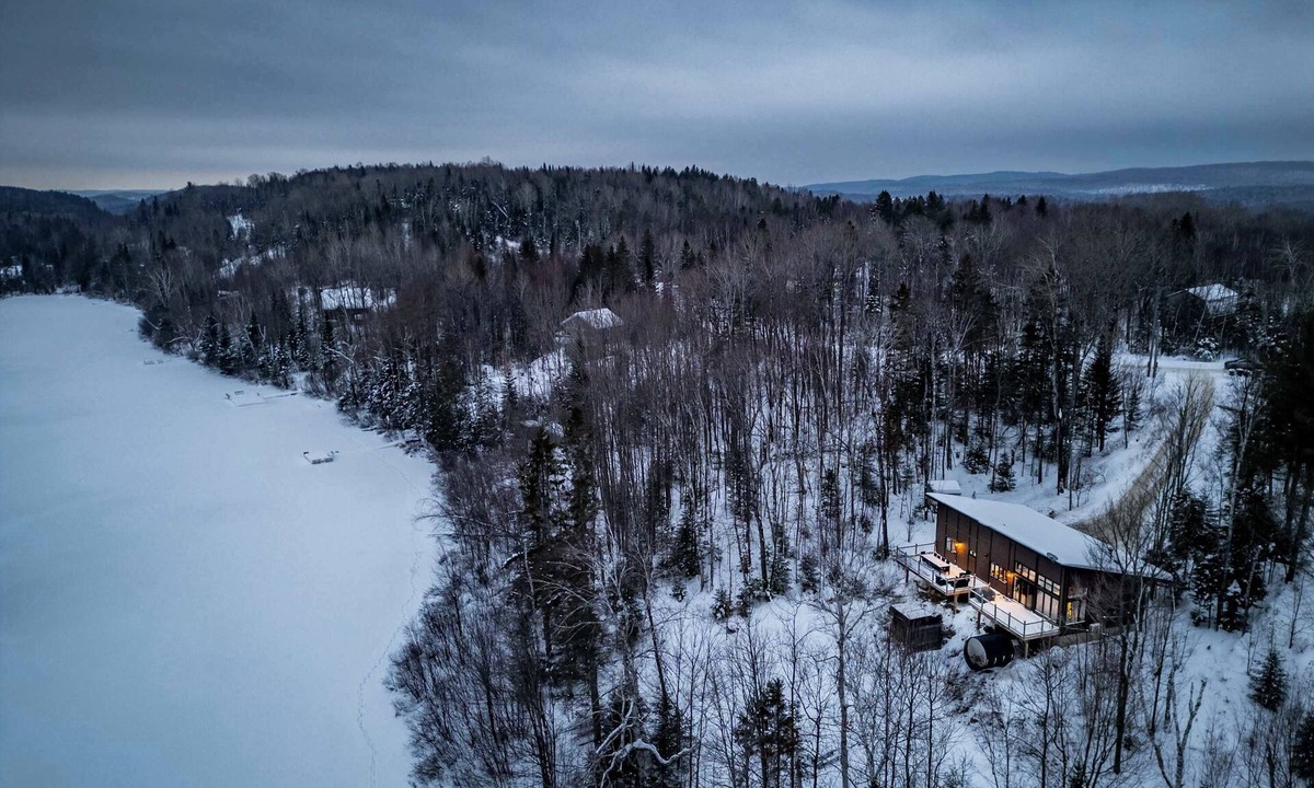 Sainte-Emelie-de-L'Energie Apartment | Chalet Serenia on Lake Beaudoin