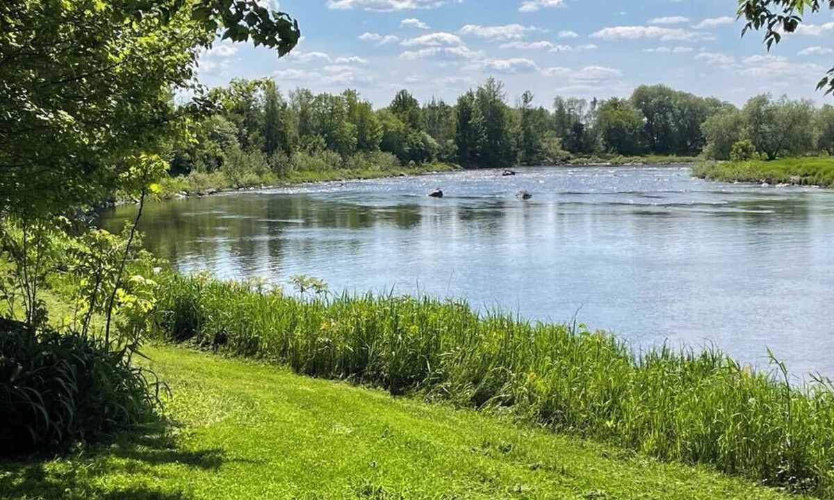 Sainte-Clotilde-de-Horton Ski Chalet | Chalet by the river - Nature, paddle, campfire and water view