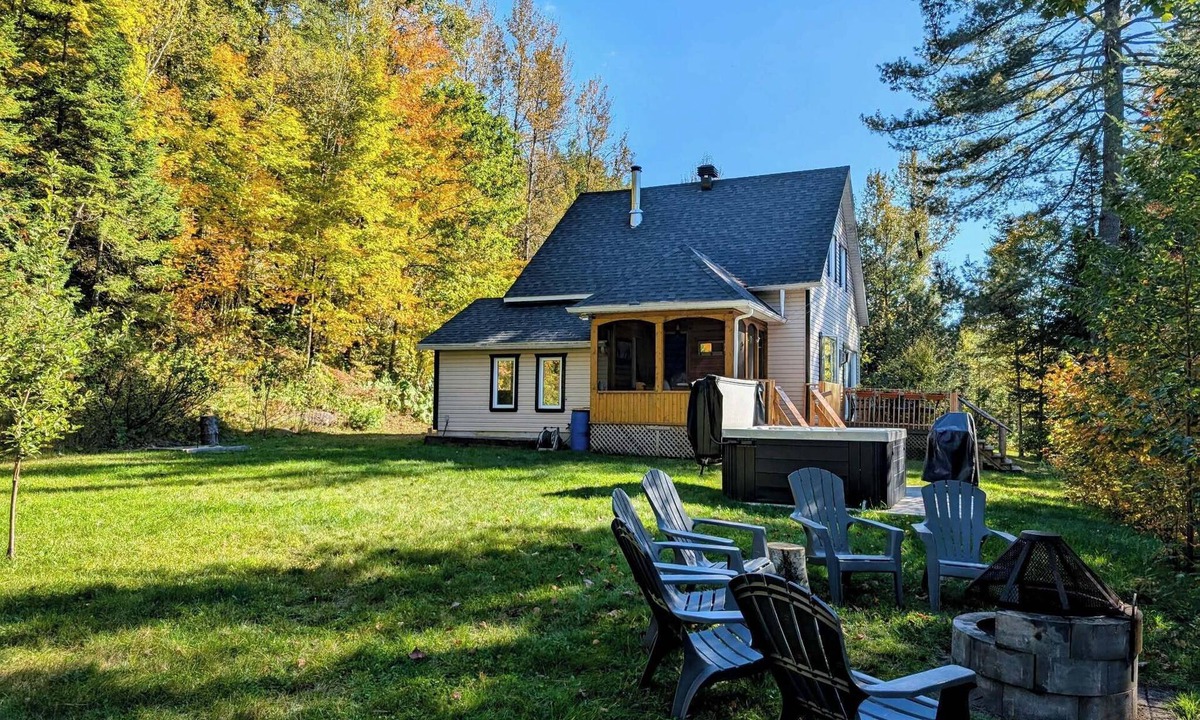 Saint-Alphonse-Rodriguez Ski Chalet | Chalet le Ziguezon | Spa & Riverside | Lanaudière, Saint Alphonse Rodriguez