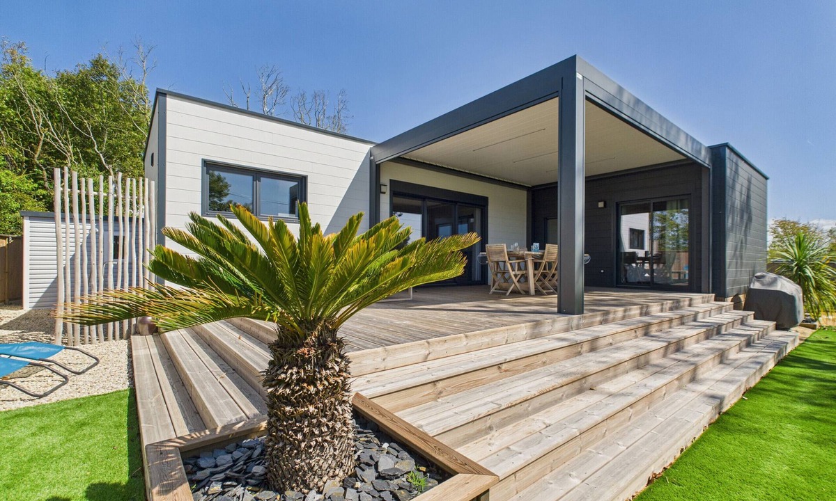 Saint-Gilles-Croix-de-Vie Ski Chalet | Chalet for 6- Heated swimming pool all year round