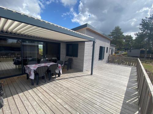Jullouville Resort | chalet à l'Edune 6 ou 12pers avec mon2ème chalet beau standing piscine couverte chauffée à 150m de la mer wifi inclus