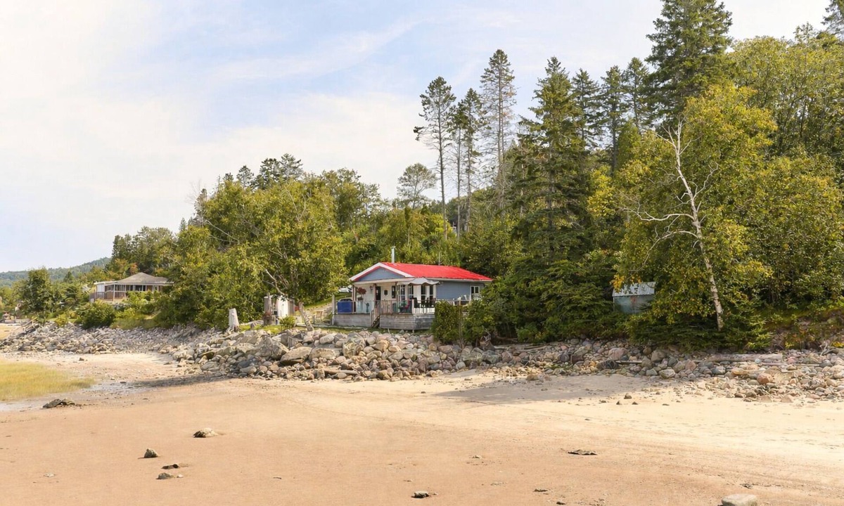 La Baie Ski Chalet | Chalet à La Baie | Accès plage, pêche sur glace et plein air