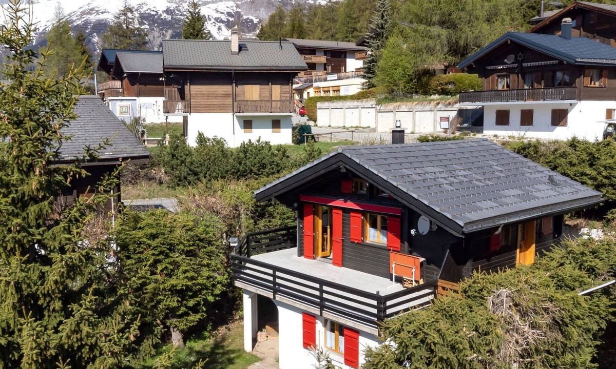 Bellwald House | Chalet üfem Bord by Interhome