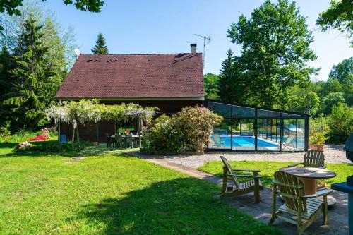 Soligny-la-Trappe House | Chalet 102 Piscine 365 jours - Collection Idylliq