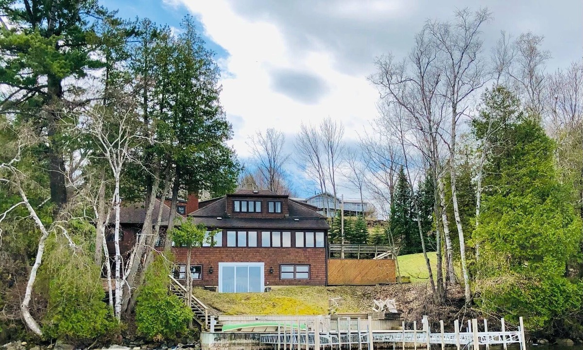 Potton Ski Chalet | Chalet - 125 ft lake front Lac Memphremagog w/2 docks - 7 beds w/guest house