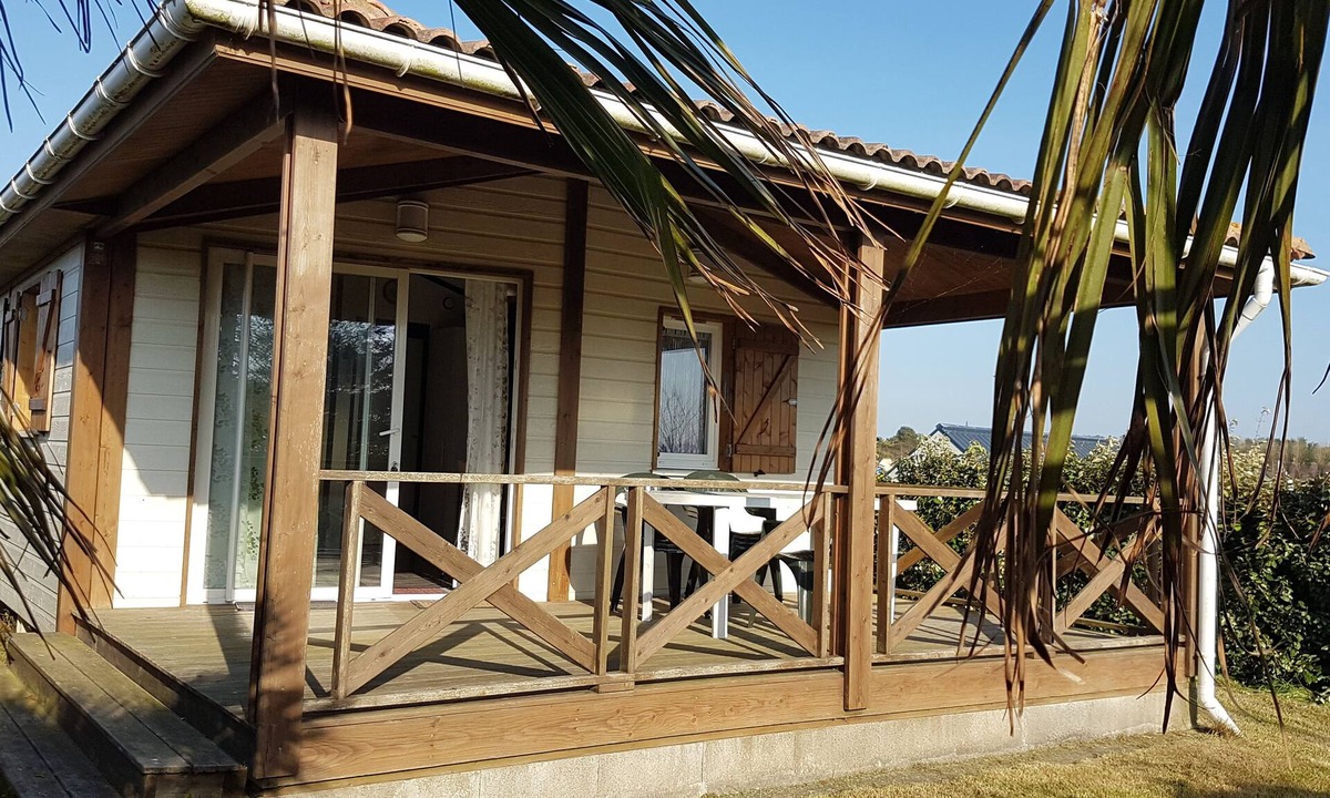 Grandcamp-Maisy Ski Chalet | Chalet 165 150m from the D-Day landing beaches