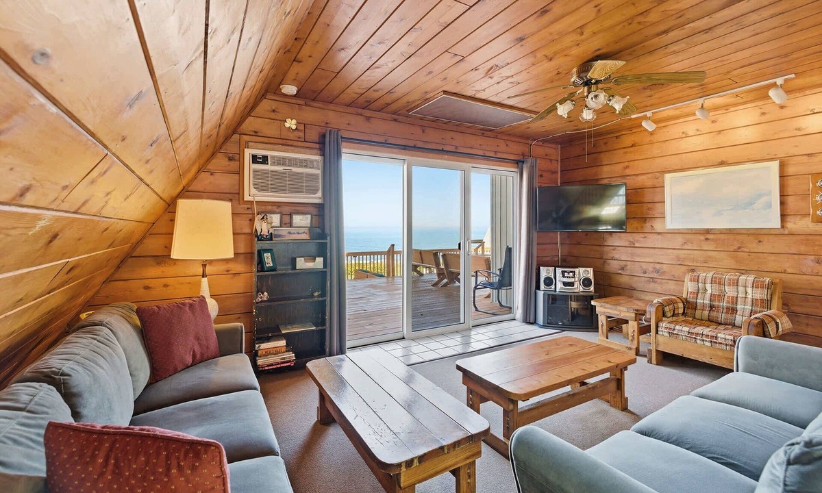 Stevensville Ski Chalet | Chalet #17 w Lake Views & Resort Amenities