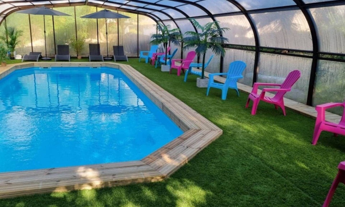 Saumur Ski Chalet | Chalet 1B - 3/4P - Pool & Park, 100m Black Frame