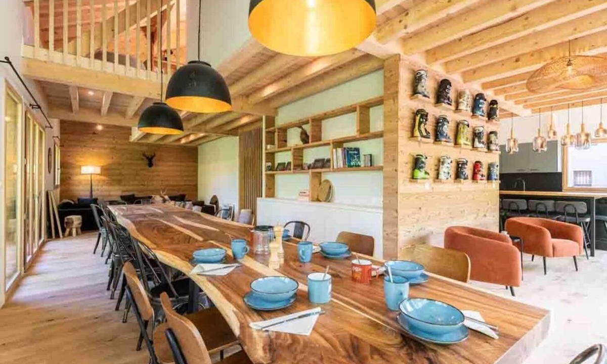 Valmorel Ski Chalet | Chalet, 230m from shops, 2nd floor, terrace, tv, ski locker, 320m², Valmorel