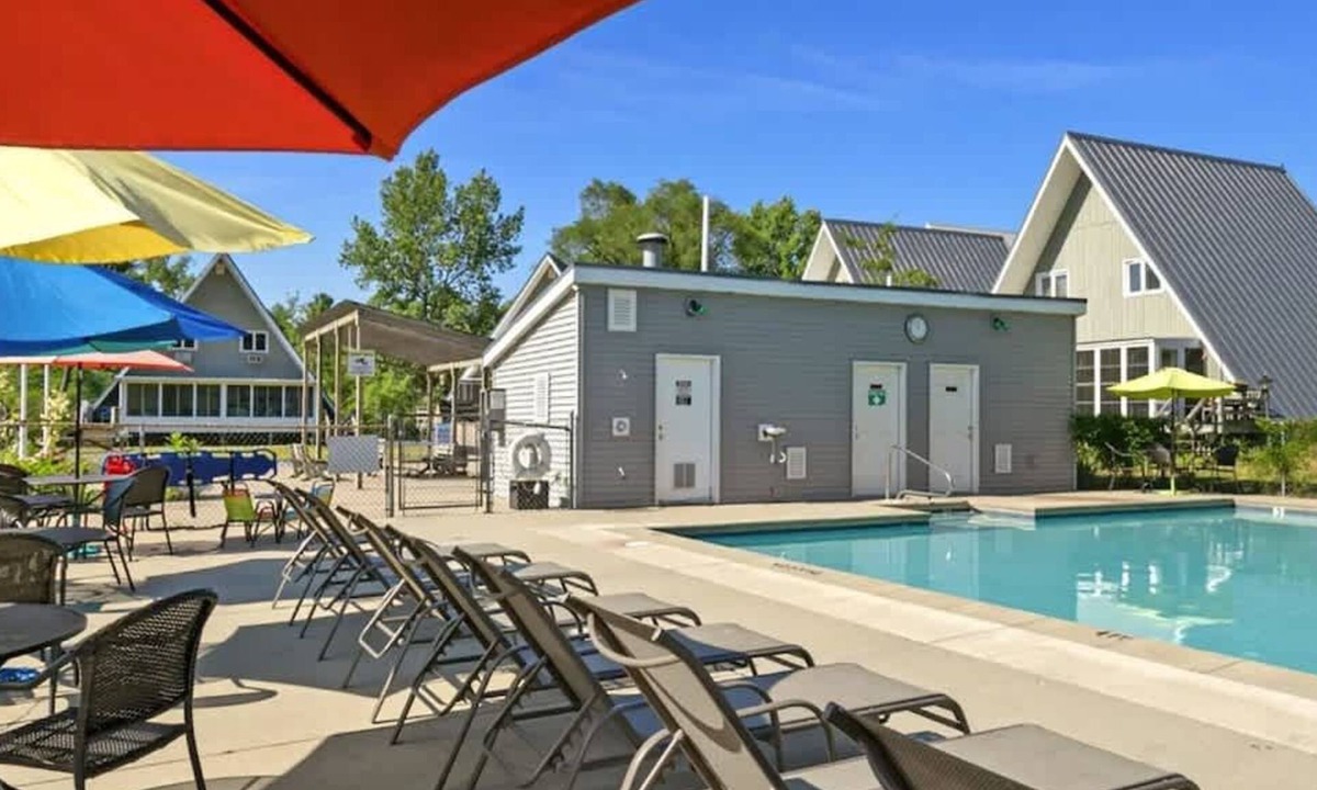 Stevensville Ski Chalet | Chalet #25 Walk to Beach Chalet & Resort Amenities