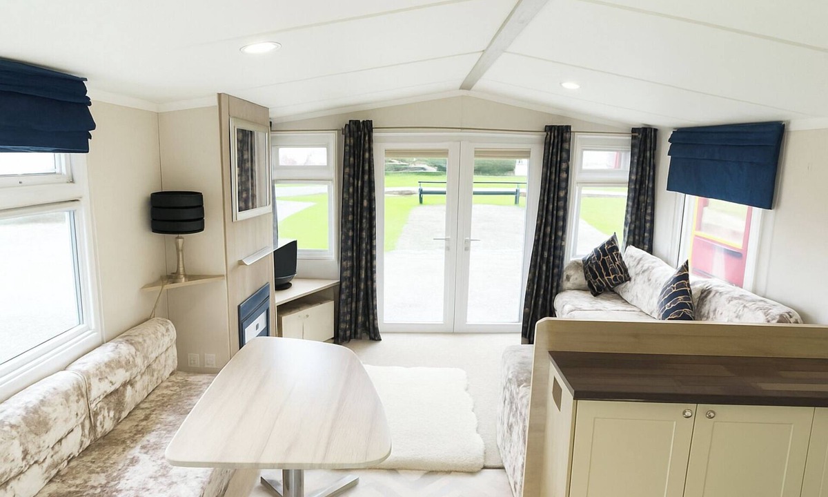 East Drayton Ski Chalet | Chalet-3 guests-Onsite parking