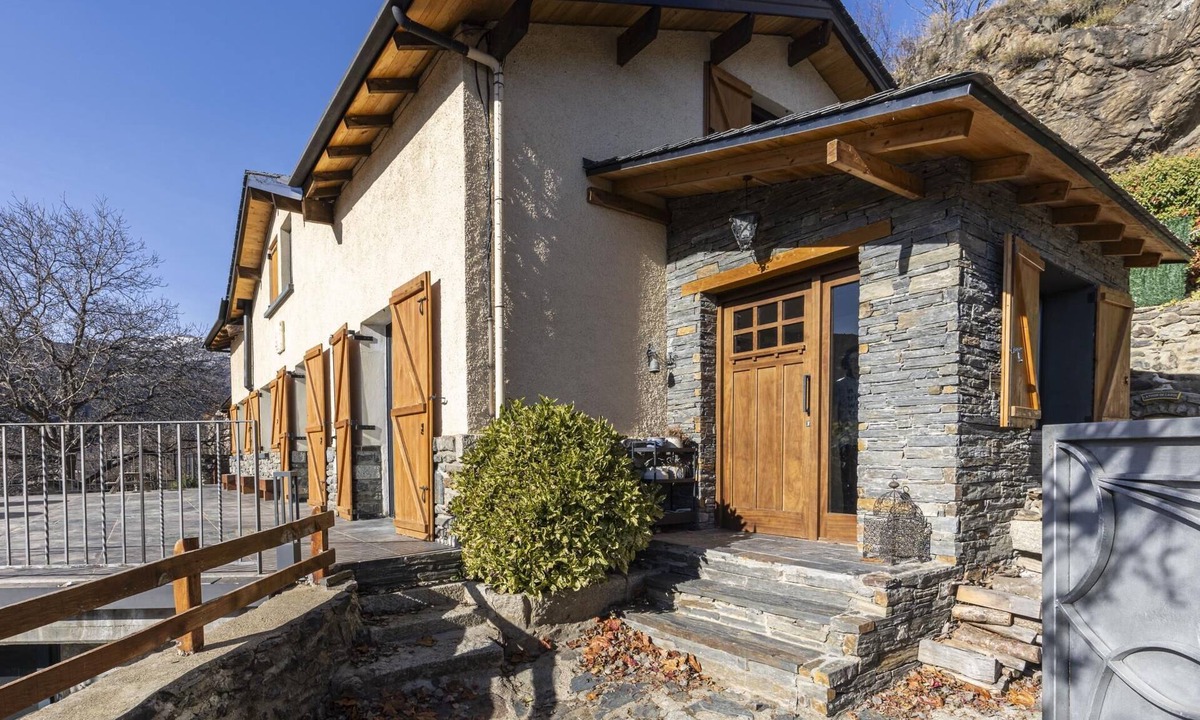 Latour-de-Carol House | Chalet 5 rooms. 10 people, Garden BBQ, Pool and Fire place