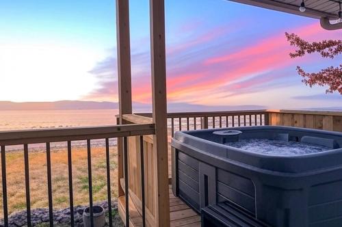 Cap-Saint-Ignace House | Chalet 691 Waterfront with Spa, Fireplace, WiFi & AC