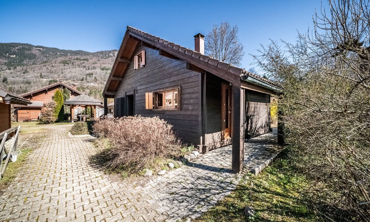 Verchaix Ski Chalet | Chalet “6p Comfort - Le Morlay” with Mountain View, Shared Terrace and Wi-Fi