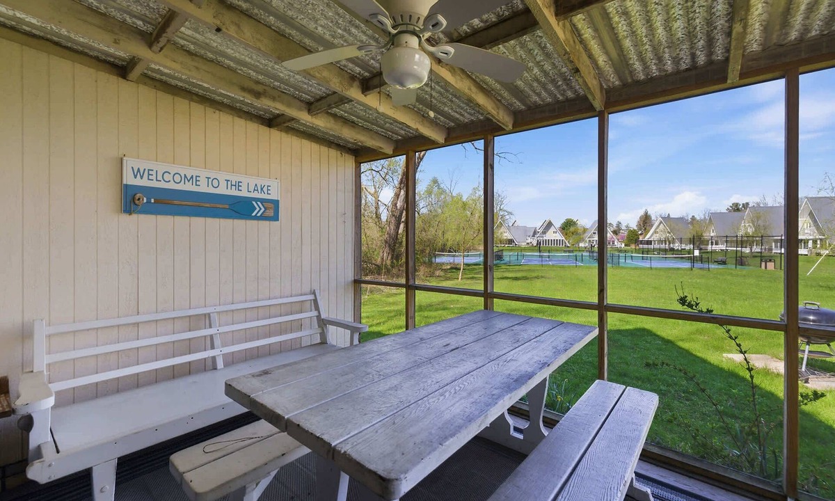 Stevensville Ski Chalet | Chalet #71 Near Pickleball Courts & Walk to Beach