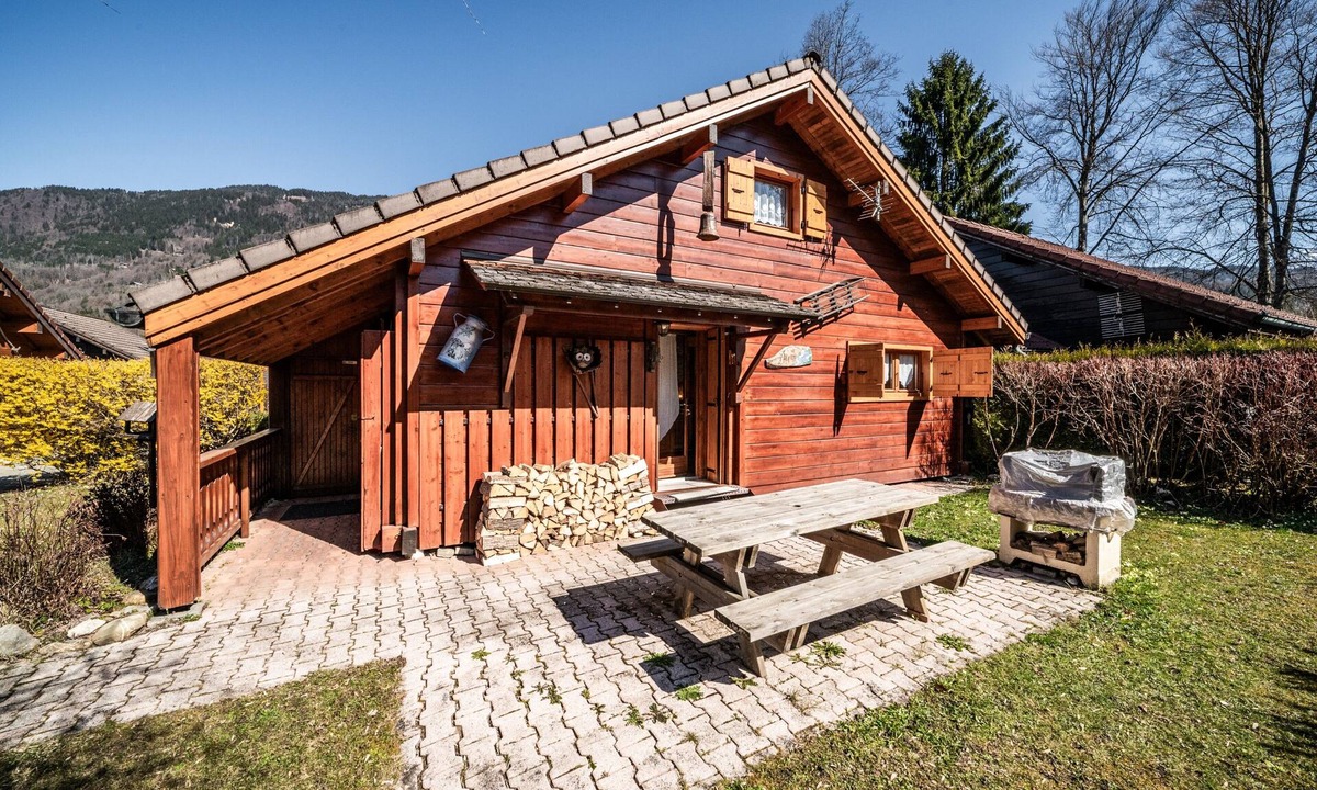 Verchaix Ski Chalet | Chalet “8p Classique- L'alpage”: Mountain View, Private Terrace & Wi-Fi