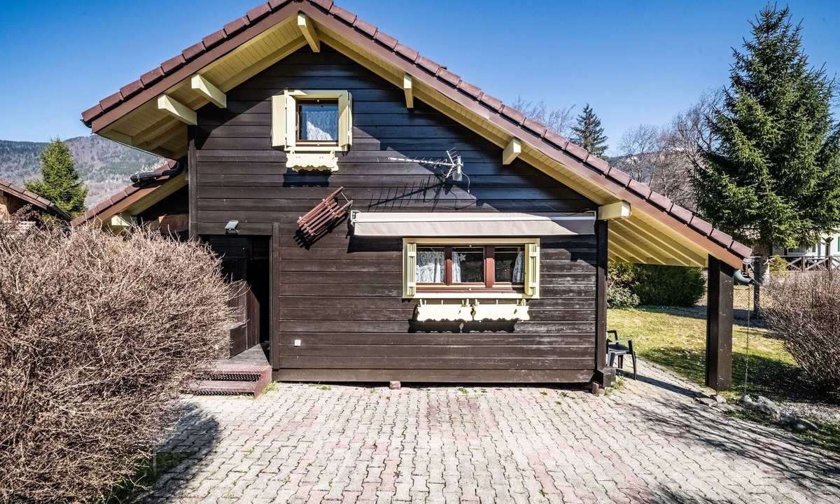 Verchaix Ski Chalet | Chalet “8p Simple - Les Mésanges” with Mountain View, Private Terrace, and Wi-Fi