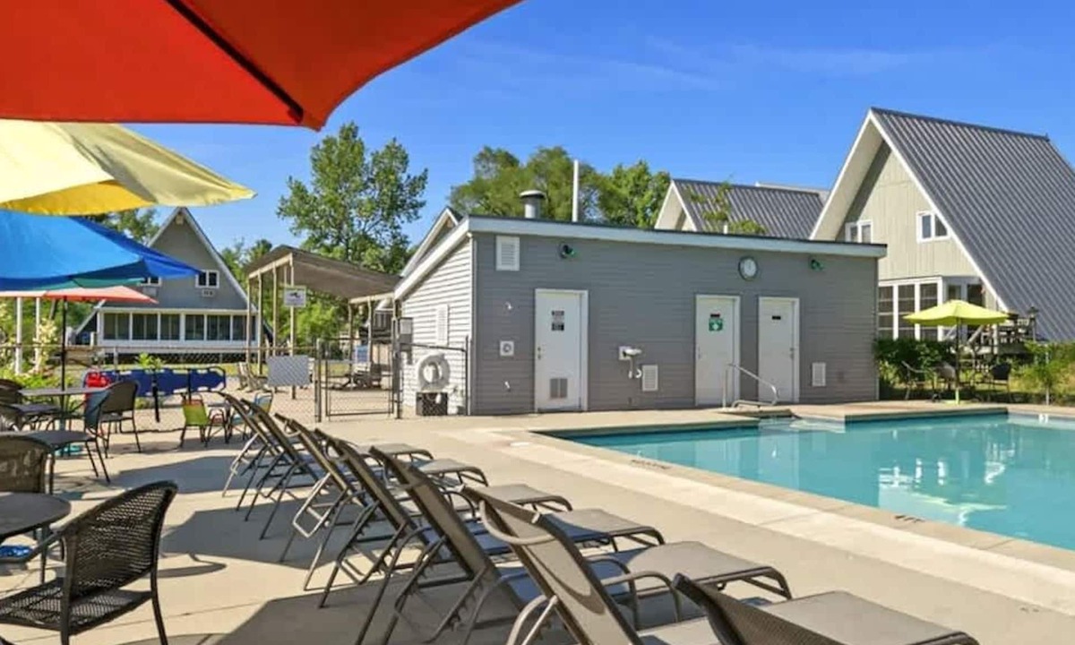 Stevensville Ski Chalet | Chalet 94 Lakeview Nr Beach and Resort Amenities