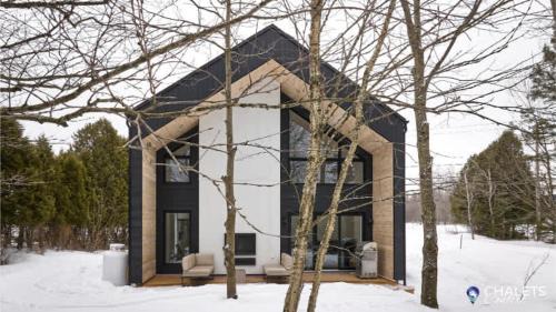 Saint-Raymond Ski Chalet | Chalet Altitude Riverfront Pet-Friendly