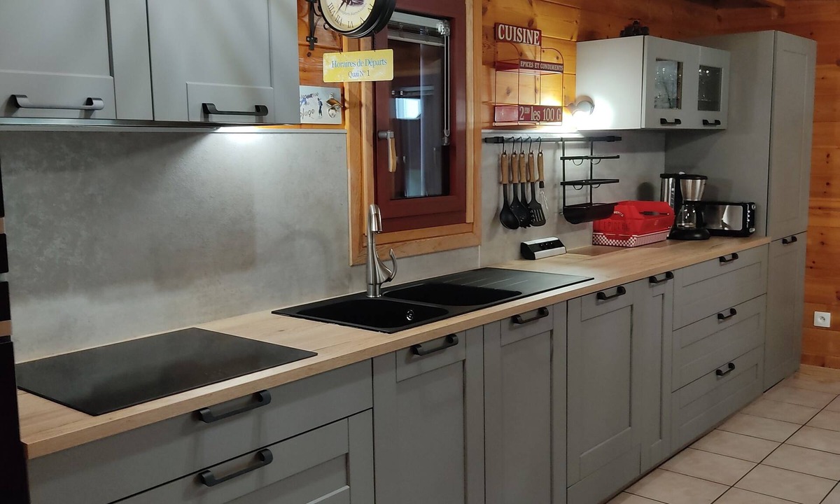 Chambon-sur-Lac Ski Chalet | Chalet and Veranda in the Hameau de Moneaux (63)