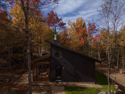 Chertsey Ski Chalet | Chalet architectural - spa éco, filet et lac