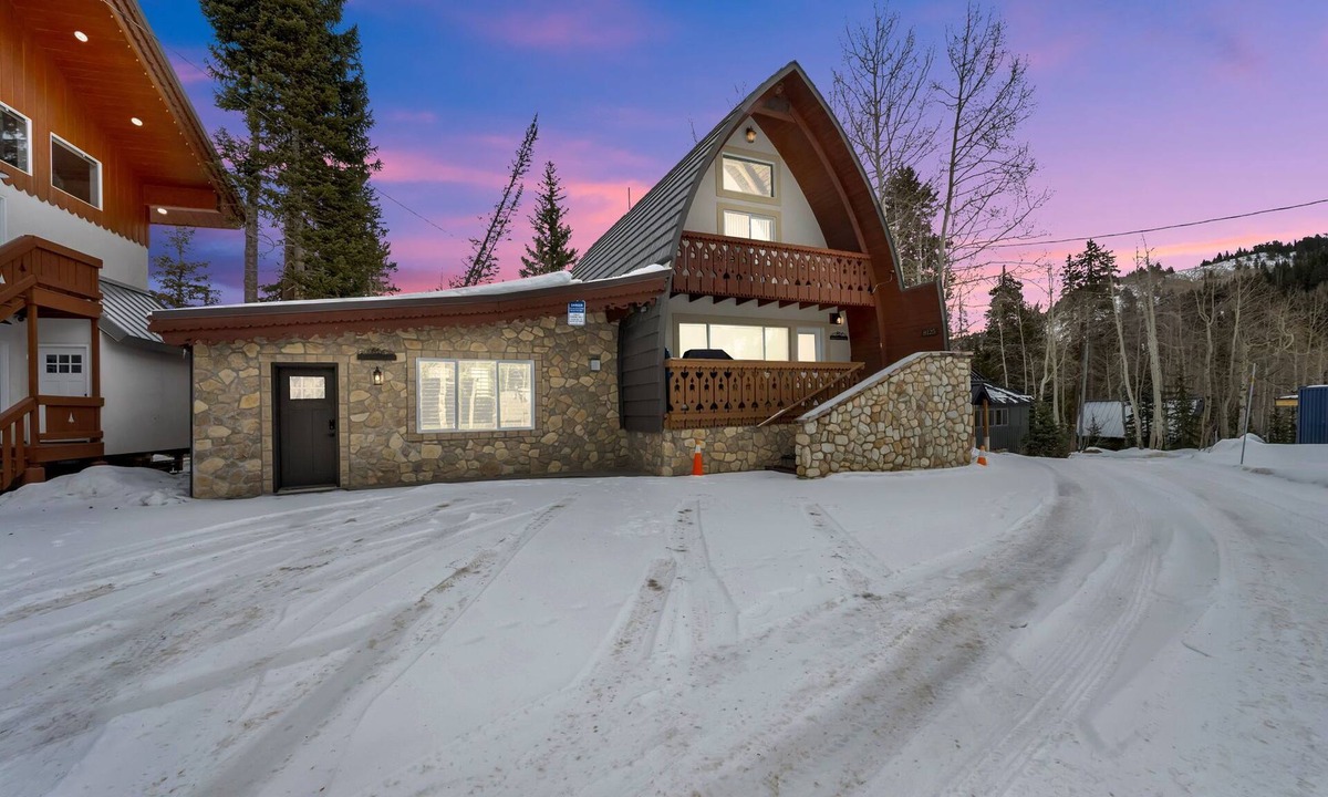 Salt Lake Mountain Resorts Ski Chalet | Chalet at Brighton by Cottonwood Lodging