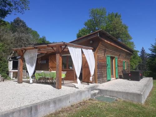 Hautecourt-Romaneche Ski Chalet | chalet atypique, Ile chambod
