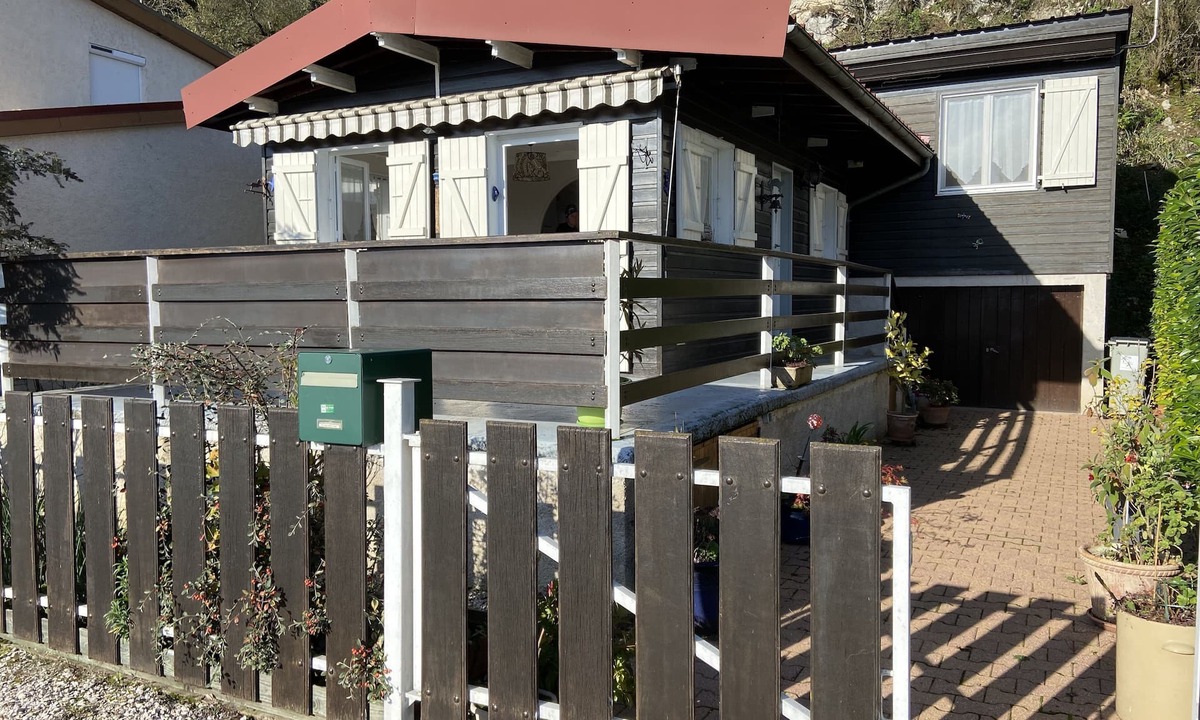 Rochefort-sur-Nenon Ski Chalet | Chalet au Bord de L'eau