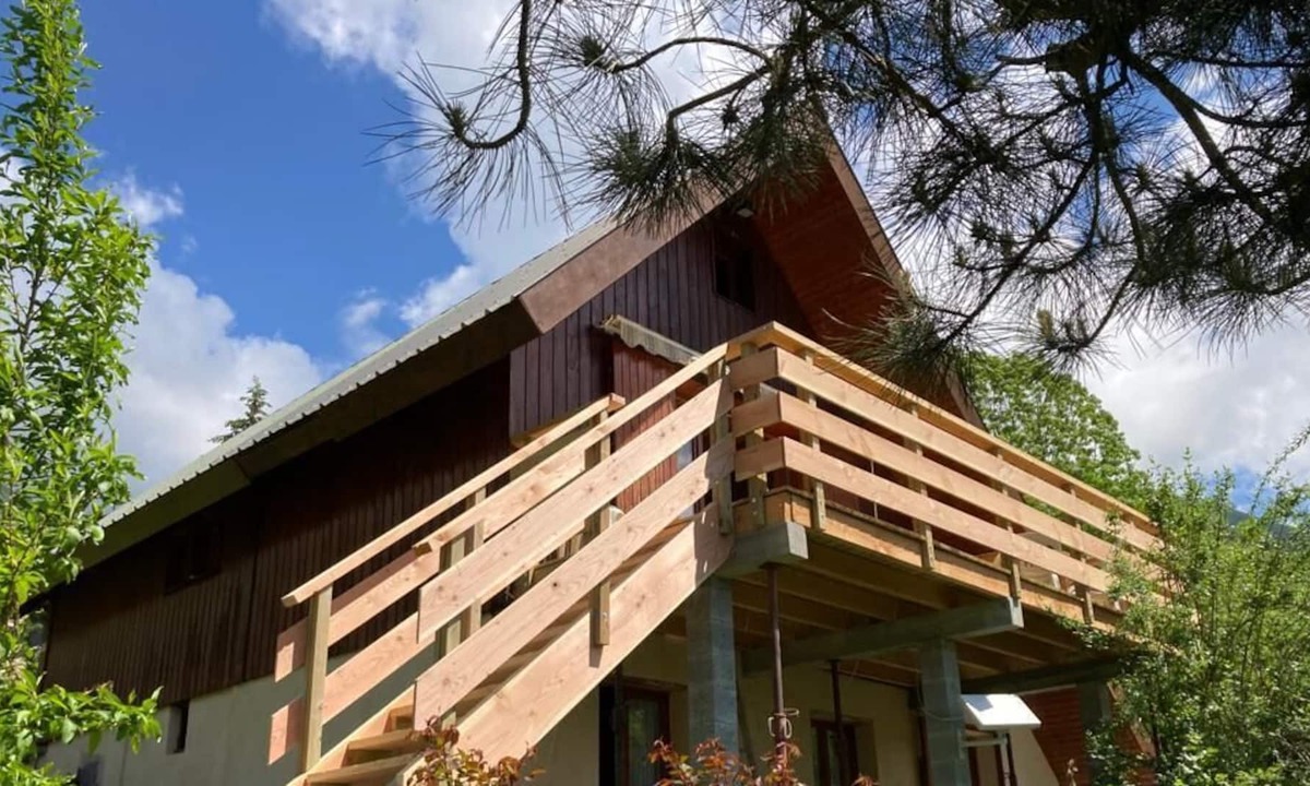 La Salette-Fallavaux Ski Chalet | Chalet Authentique, Calme et Nature !