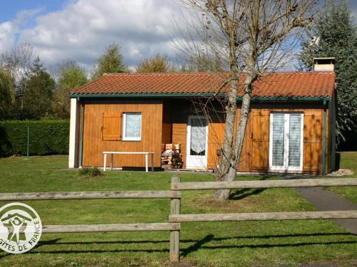 Usson-en-Forez House | Chalet avec Cheminée et Animaux Acceptés à Usson-en-Forez - FR-1-496-162