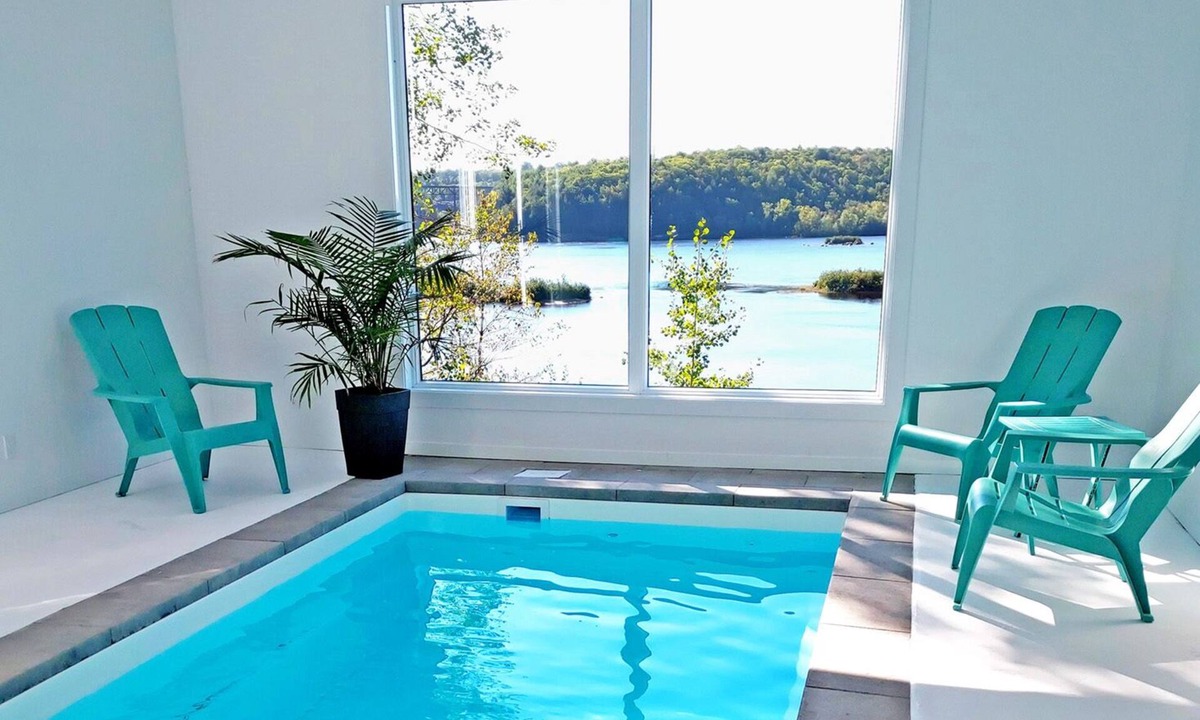 Saint-Boniface Ski Chalet | Chalet Avec Piscine Intérieure Face au St Maurice, Dans la Baie de Shawinigan
