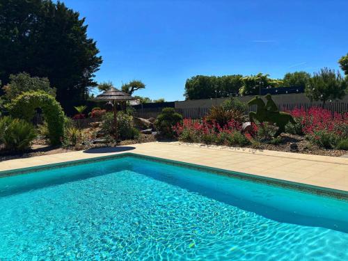 Souzay-Champigny House | Chalet avec piscine chauffée jardin proche Saumur parking