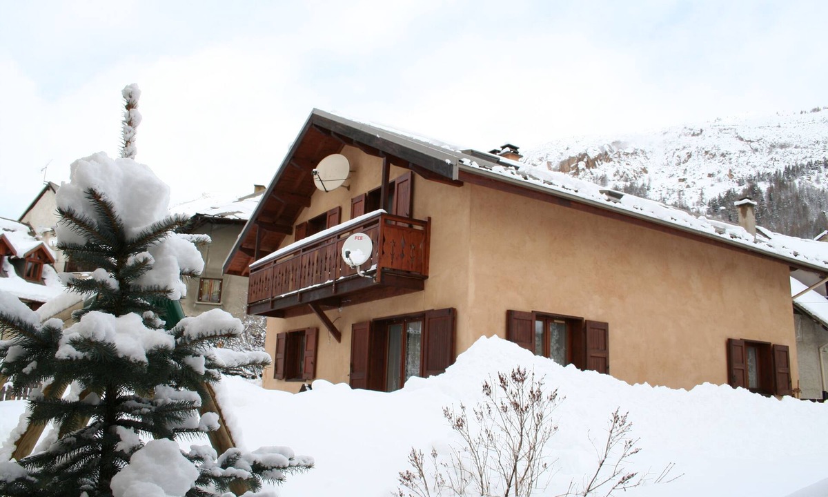 Monetier-les-Bains Ski Chalet | Chalet Béraud, in the center of the village of Monetier Les Bains, Serre-Chevalier 1500