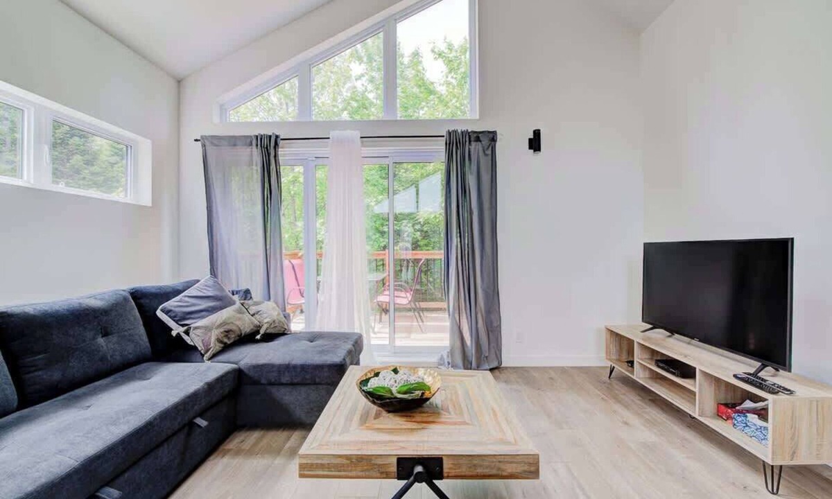 Pont-Rouge House | Chalet Beaulieu | Spa | Piscine | Sauna | Billard