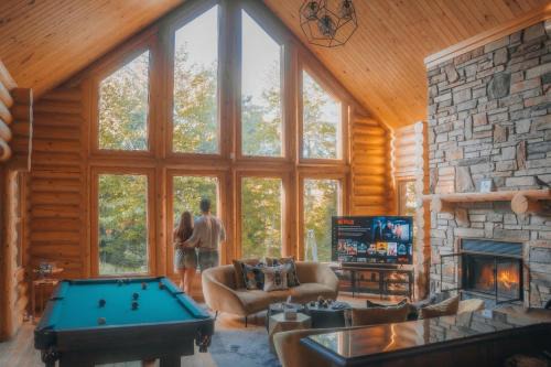 Fiddler Lake Resort Ski Chalet | Chalet Bee with Private Hot Tub, Sauna & Pool , Fiddler Lake