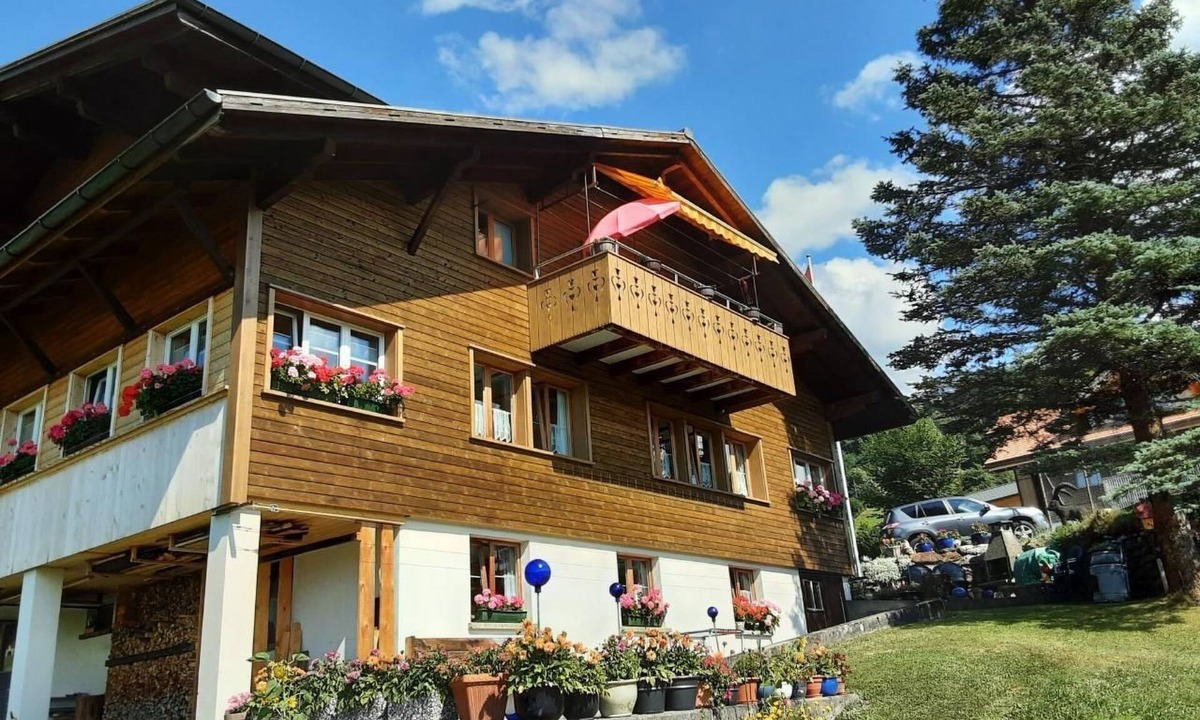 Hasliberg Reuti Apartment | Chalet Bergfrieden by Interhome