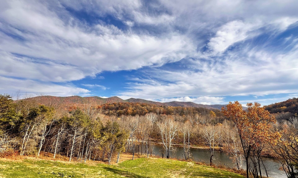 Shenandoah Ski Chalet | Chalet Blanc~New Riverfront chalet~spectacular mountain & river views