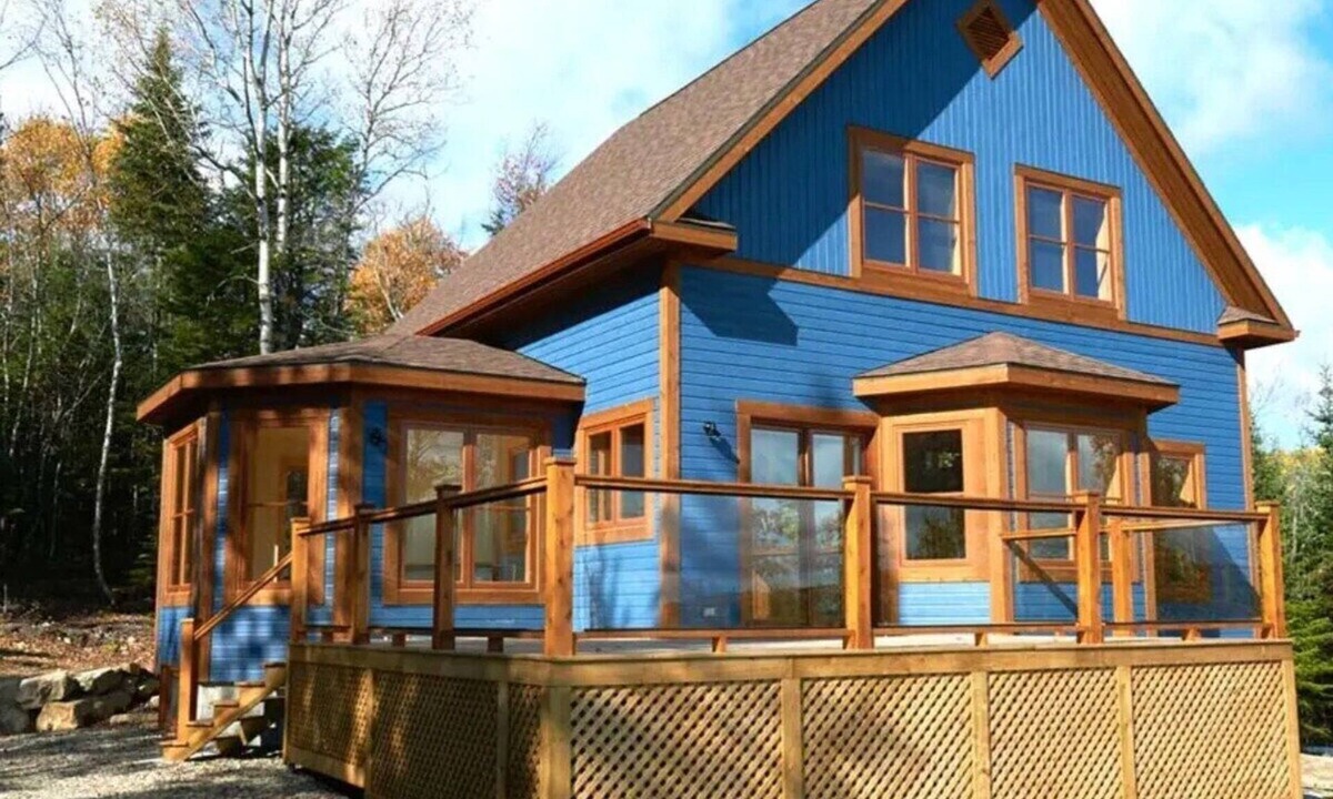 Les Eboulements Ski Chalet | Chalet Bleu 55: Hot Tub, Views, Games & BBQ