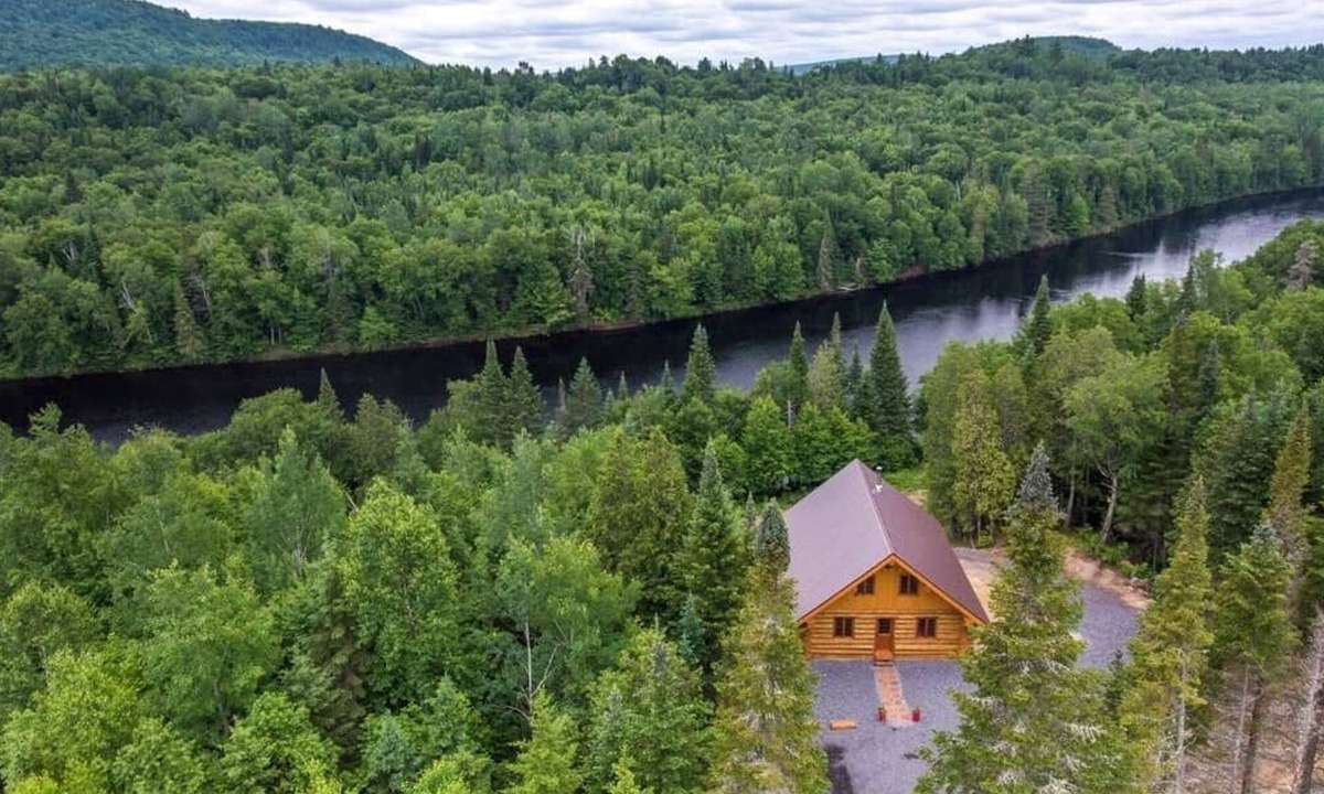 Mauricie Ski Chalet | Chalet bois rond aux paysages uniques avec spa!